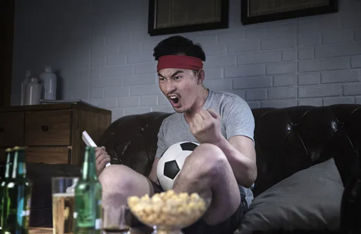 读书工作搞事业无疑是更好的选择，什么足球必须得往后稍稍！